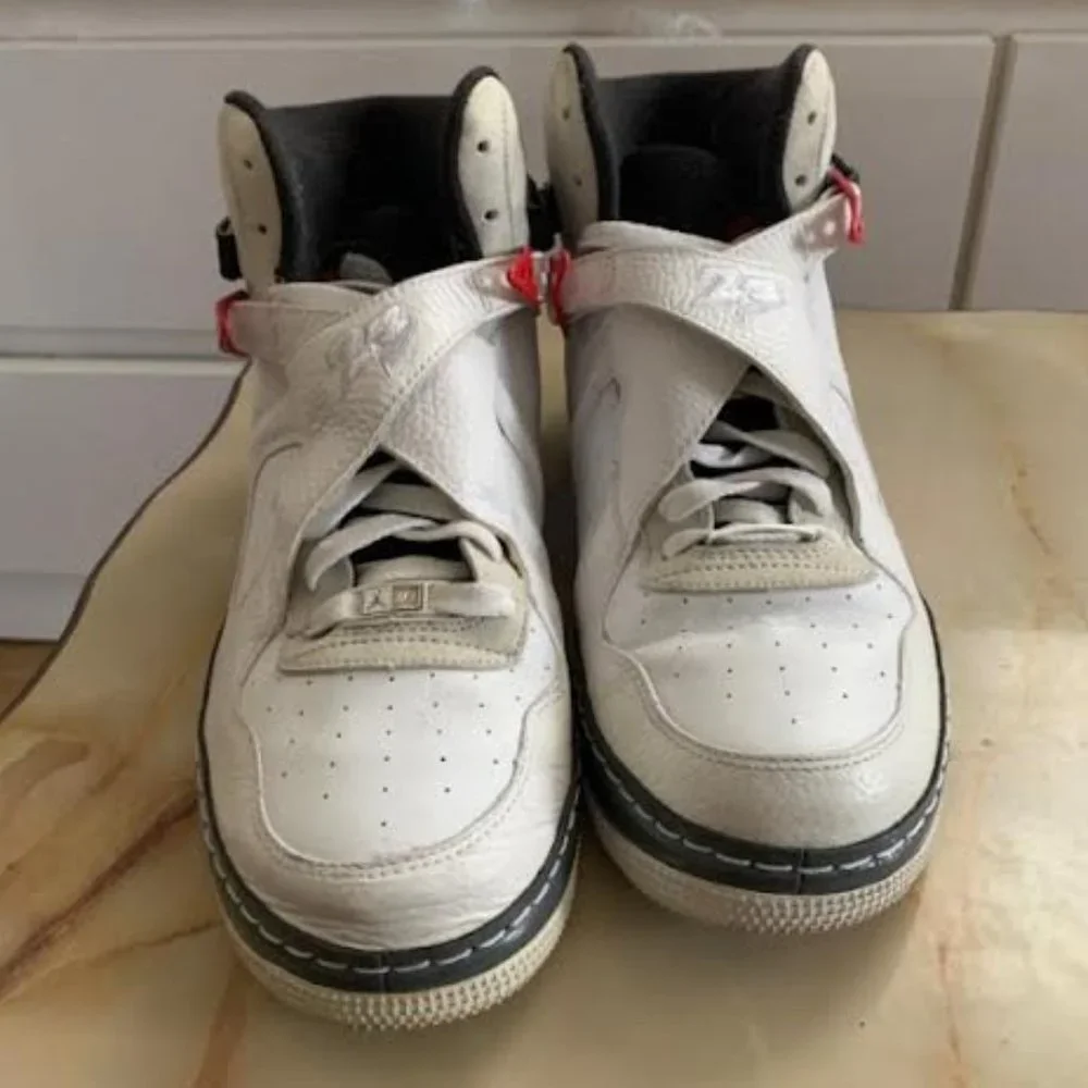 Nike Mens  Air Jordan  Retro Bugs Bunny AF1 Sneakers